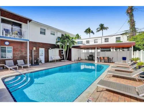 Waves Beach Town 2BR Apartment in Pompano Beach, USA