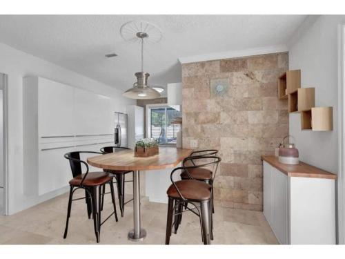 Waves Beach Town 2BR Apartment in Pompano Beach, USA