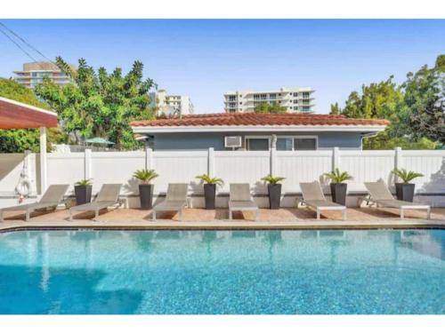 Waves Beach Town 2BR Apartment in Pompano Beach, USA