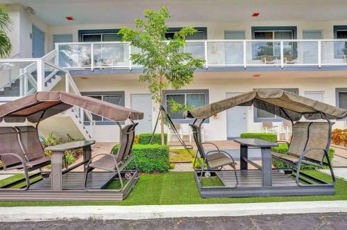 Waves Beach Town Cozy Studio Apartment in Pompano Beach, USA