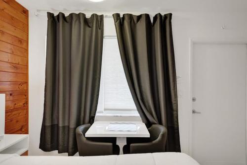 Waves Beach Town Cozy Studio Apartment in Pompano Beach, USA