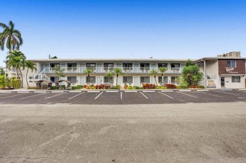 Waves Beach Town Cozy Studio Apartment in Pompano Beach, USA