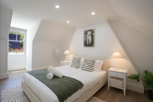 Charming 3BR Glebe Terrace w Yard, BBQ & Pet Friendly - Walk to Fish Market & Shops in Glebe