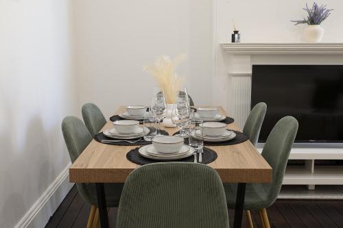 Facilities, Charming 3BR Glebe Terrace w Yard, BBQ & Pet Friendly - Walk to Fish Market & Shops in Glebe
