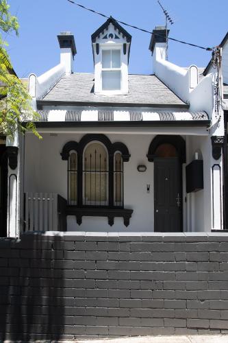Exterior view, Charming 3BR Glebe Terrace w Yard, BBQ & Pet Friendly - Walk to Fish Market & Shops in Glebe