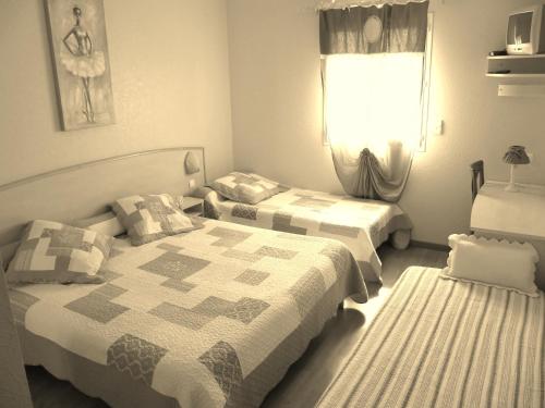 1 queen bed, 2 twin beds