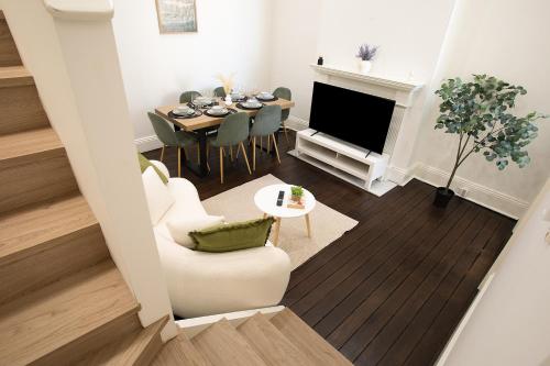 Facilities, Charming 3BR Glebe Terrace w Yard, BBQ & Pet Friendly - Walk to Fish Market & Shops in Glebe