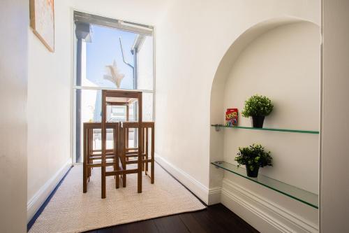 Facilities, Charming 3BR Glebe Terrace w Yard, BBQ & Pet Friendly - Walk to Fish Market & Shops in Glebe
