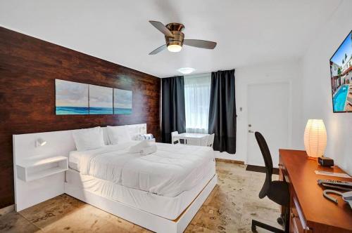 Waves Beach Town Studio Apartment in Pompano Beach, USA