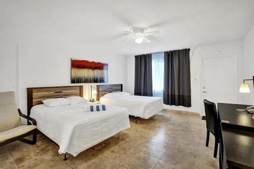 Waves Beach Town Spacious Studio Apartment For 4 People in Pompano Beach, USA