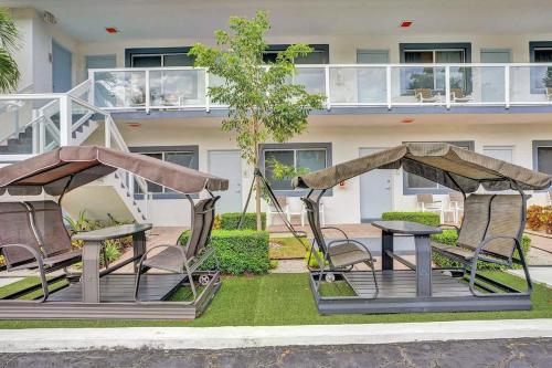 Waves Beach Town Cozy Studio Apartment in Pompano Beach, USA