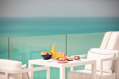 Food and beverages, Anantara Santorini Abu Dhabi Retreat in Ghantoot