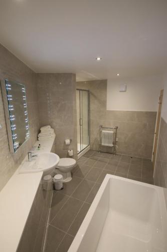 The Malvern Hills Hotel - image 11