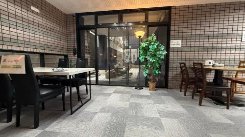 心斎橋難波関空直通Nambaminami direct to Shinsaibashi Ambers Hostel