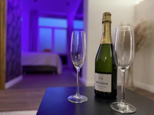 Suite Luxueuse avec jaccuzi sans vis-à-vis (Suite Luxueuse avec jaccuzi sans vis-a-vis) in 昂格勒爾