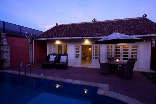 ヴィラ ポンドク テラ9