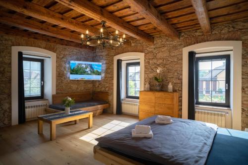 2 bedrooms, 3 beds