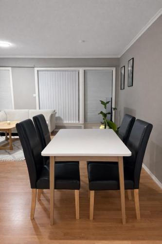 Fasiliteter, Cozy 2-Bedroom Apartment, 5 Min from the Zoo - Towels & Bed Linen Included in Kristiansand