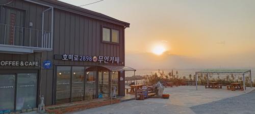 Restaurant, 노을이 아름다운 호미곶 캠핑카 in Pohang-si