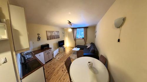 Ski-in & Ski-out, Apartman Filip - 30m from GONDOLA Brzeće