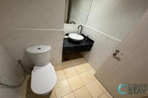 Steps to the Beach: Elegant 2BR in JBR - image 11