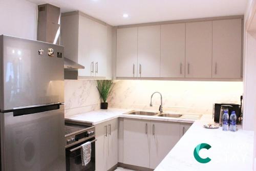 Steps to the Beach: Elegant 2BR in JBR - image 12