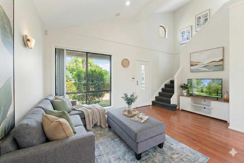 5 Min to Station Modern 2BR Townhouse Parking in South Western Sydney