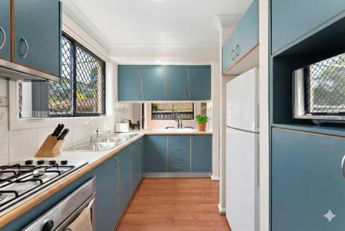 5 Min to Station Modern 2BR Townhouse Parking in South Western Sydney