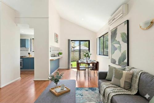 5 Min to Station Modern 2BR Townhouse Parking in South Western Sydney
