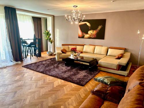 Möbelierte 3-Zm-Wohnung mit luxuriöser Innenausstattung in Zentrum, Düsseldorf
