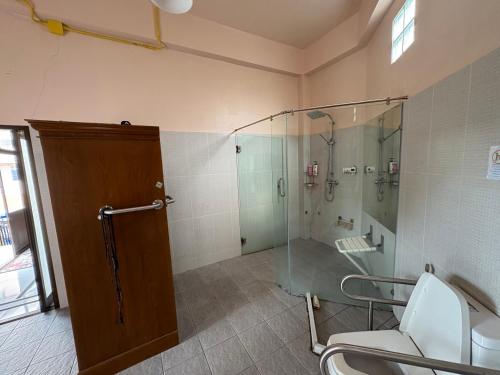 Honey moon hostel
