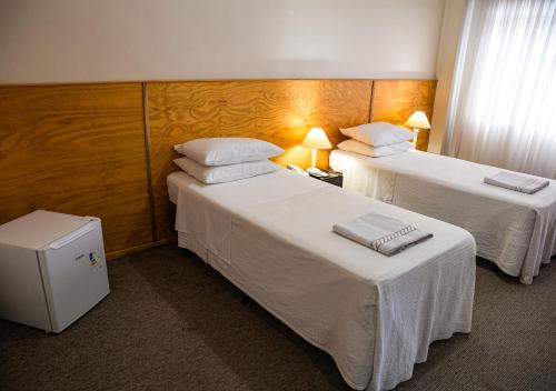 2 twin beds