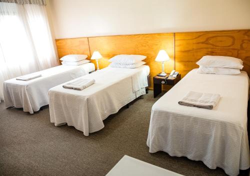 3 twin beds