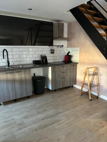 Maison f2 avec cour privative in Montceau-les-Mines