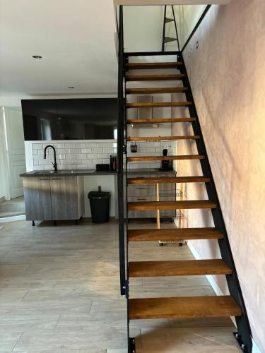Maison f2 avec cour privative in Montceau-les-Mines