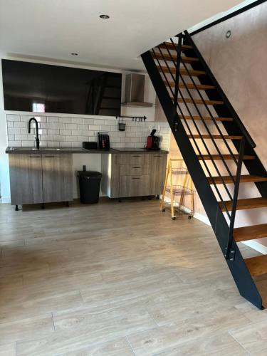 Maison f2 avec cour privative in Montceau-les-Mines