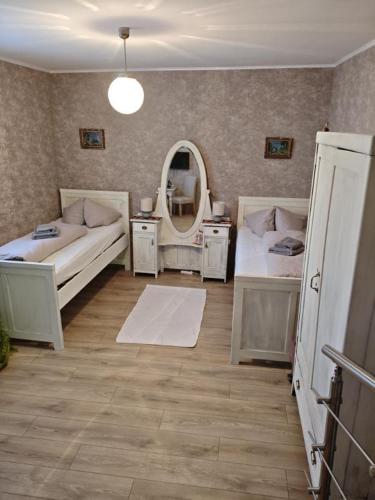 2 twin beds