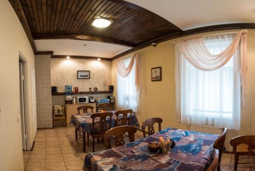 ห้องอาหาร, Leo in โดกาฟพิลส์