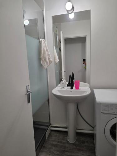 Appartement 4 pers - 2min à pied de la gare - 15min Disney - 20min Paris Nation (Appartement 4 pers - 2min a pied de la gare - 15min Disney - 20min Paris Nation) in Нуазь'єль