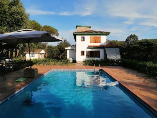 Kilátás, Villa Can Raurell · Casa rural para 14 en Girona in Hostalric