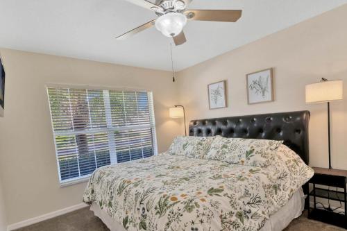 Spacious 5BR 4BA Pool & Spa Villa in Emerald Island Resort - image 5