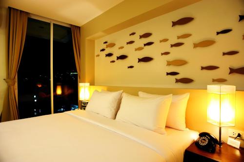 room detail thumbnail 1