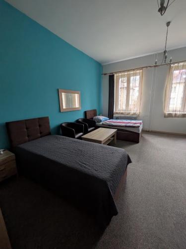 1 queen bed