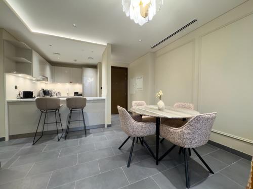 Werova-Cozy 2-Bedroom Apartment w Stunning Views - image 13