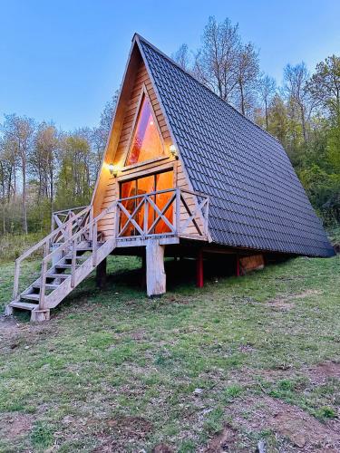 . Araucaria Lodge Cabaña Alpina cerca del Parque Conguillío