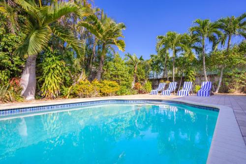 Spacious 3-Bedroom Villa with Heated Saltwater Pool and Fenced Yard in Oakland Park – khách sạn tại Oakland Park