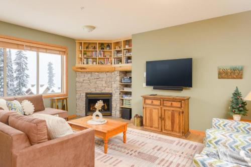 Snowy Creek Chalet in Big White, Canada