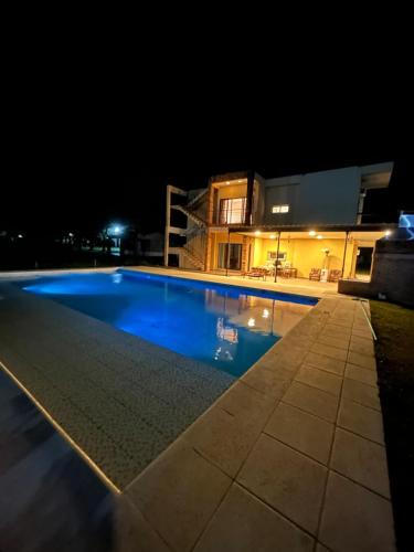 Casa cerca de Paso de la Patria para 10a20 personas