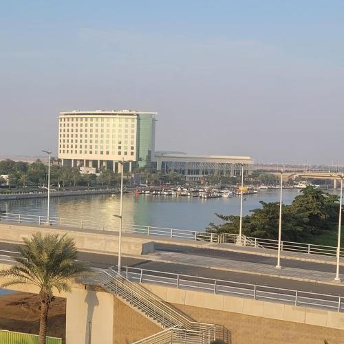 Royal Marina – khách sạn tại Bay La Sun