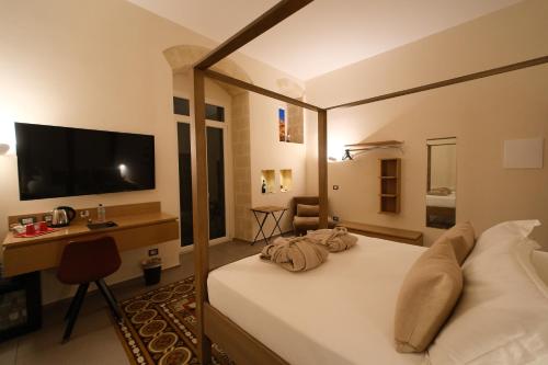 1 king bed, 2 sofa beds